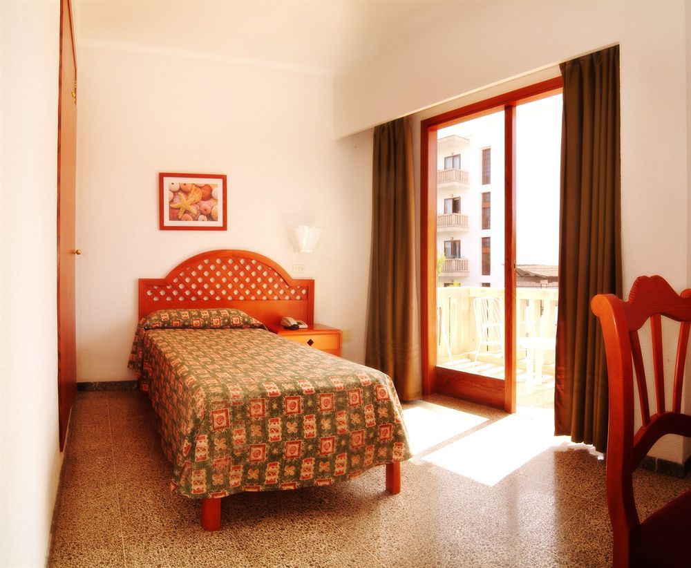 Pinos Playa Hotell